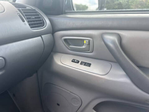 2005 Toyota Sequoia SR5