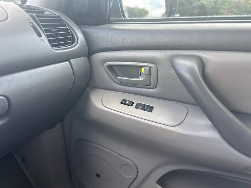 2005 Toyota Sequoia SR5