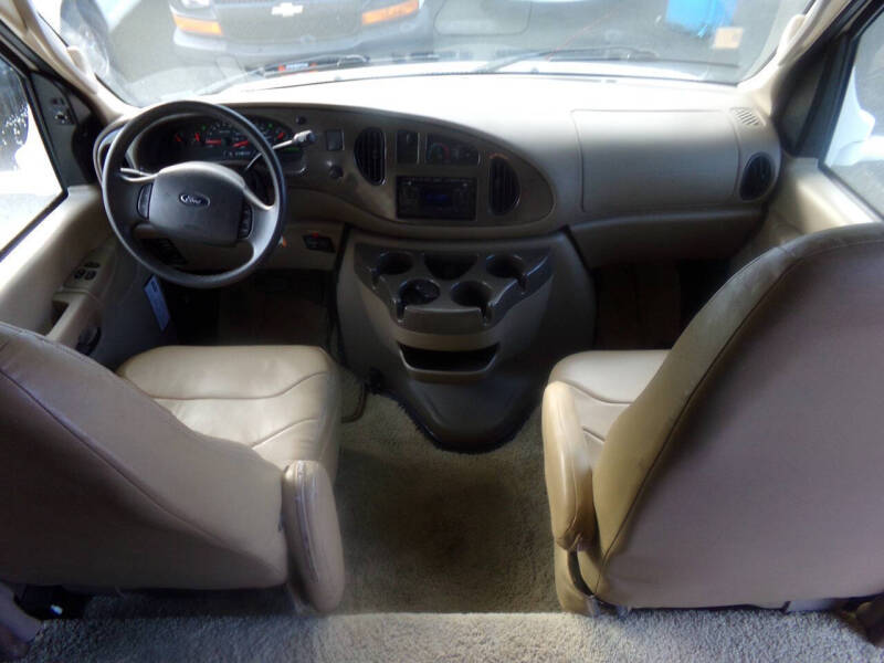 2008 Winnebago Outlook