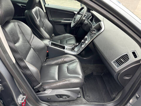 2017 Volvo XC60 T6 Dynamic