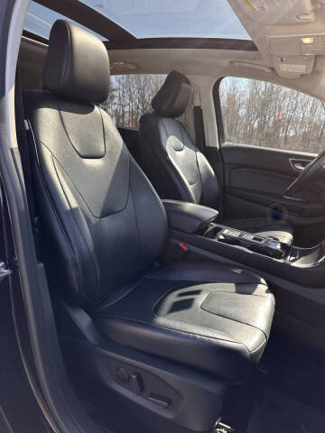 2020 Ford Edge Titanium