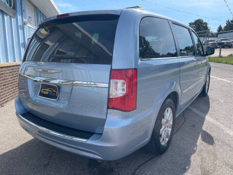 2016 Chrysler Town and Country Touring