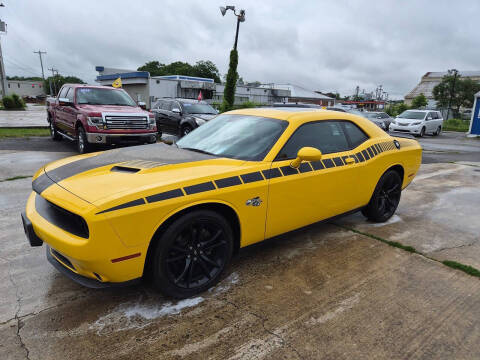 2017 Dodge Challenger SXT Plus