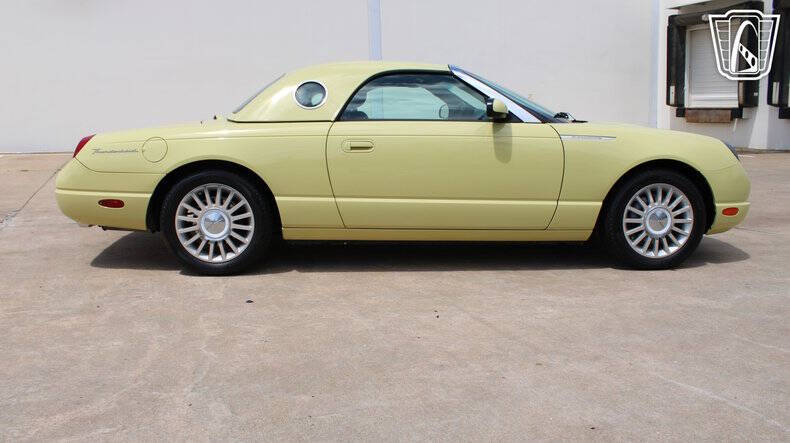 2005 Ford Thunderbird