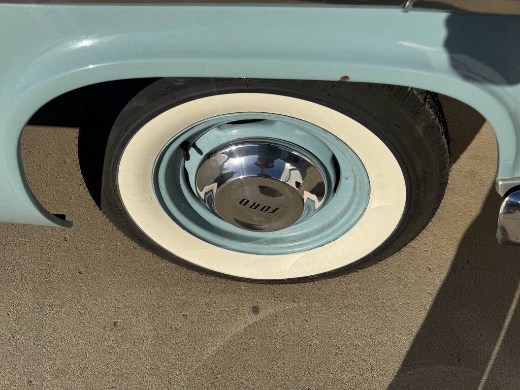 1952 Ford Crestline 18