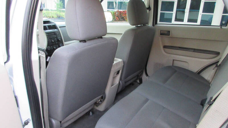 2011 Ford Escape XLS photo 14