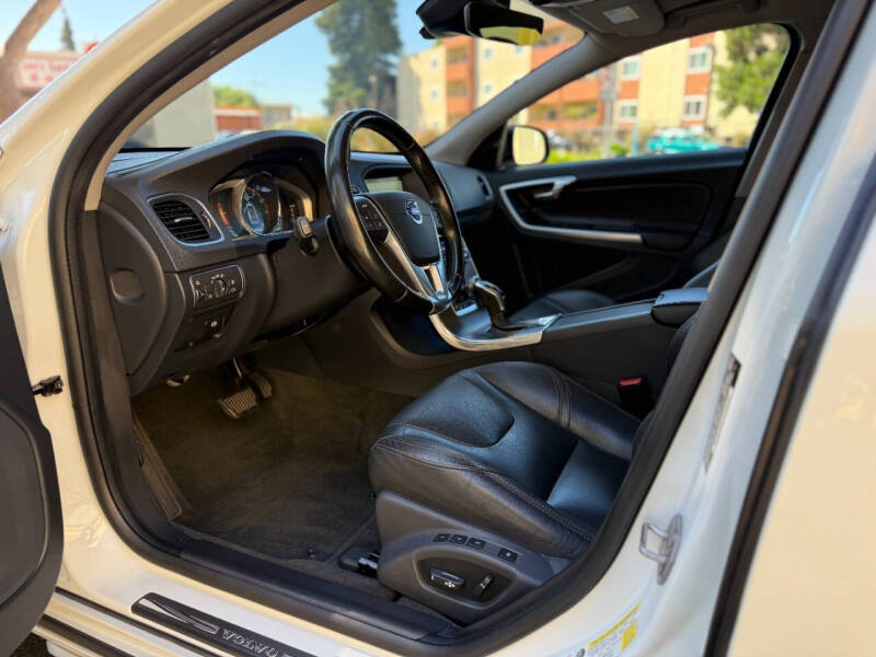 2016 Volvo V60 Cross Country T5