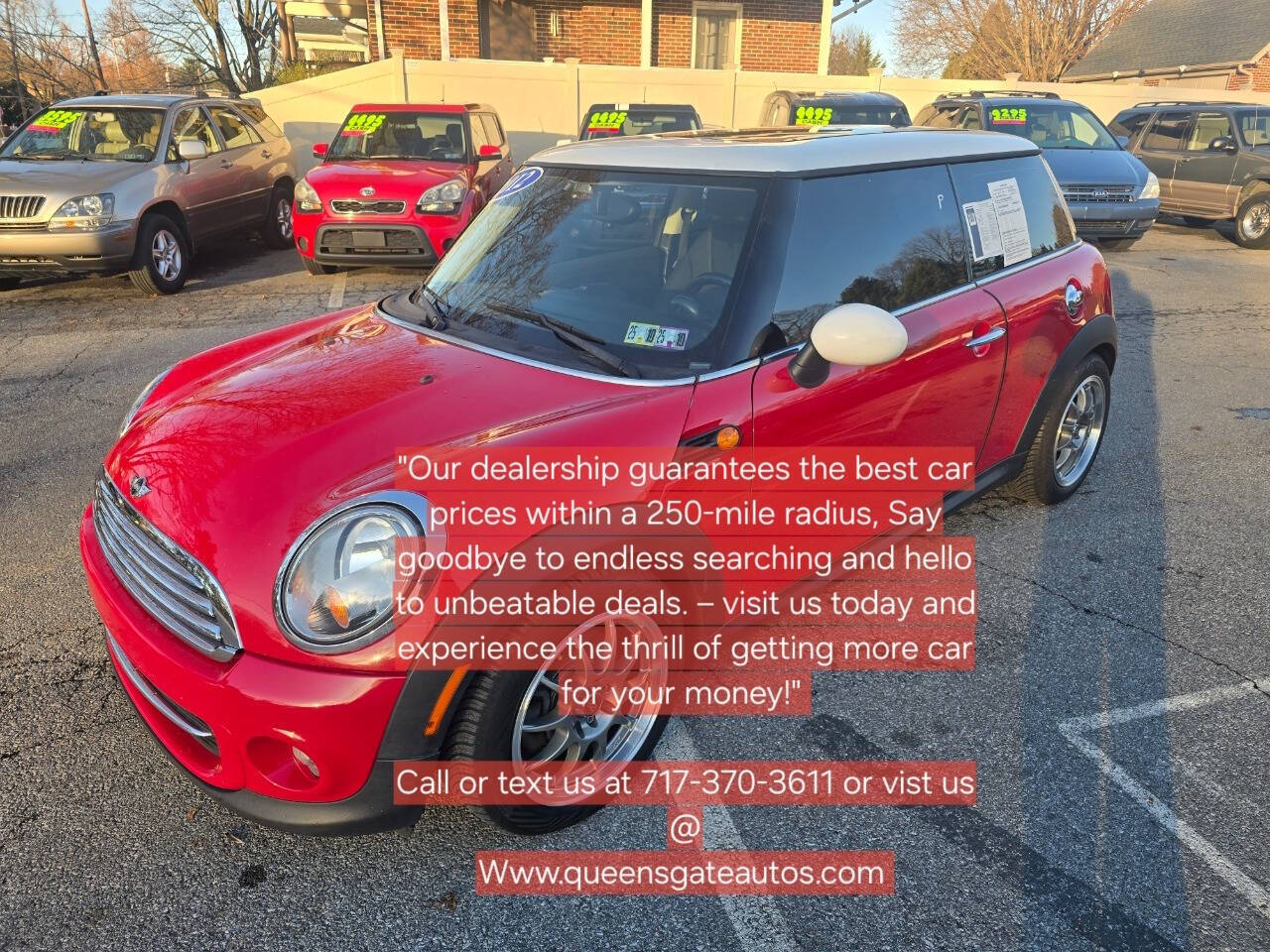 2012 MINI Cooper Hardtop for sale at QUEENSGATE AUTO SALES in York, PA