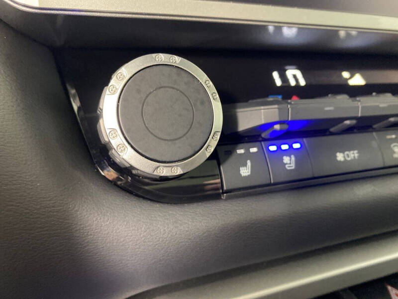 2024 Toyota Tundra Platinum HV