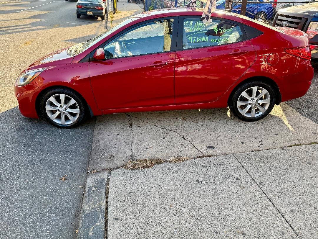 2012 Hyundai Accent GLS 4dr Sedan - Red exterior view 7