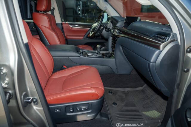 2021 Lexus LX 570 Three-Row