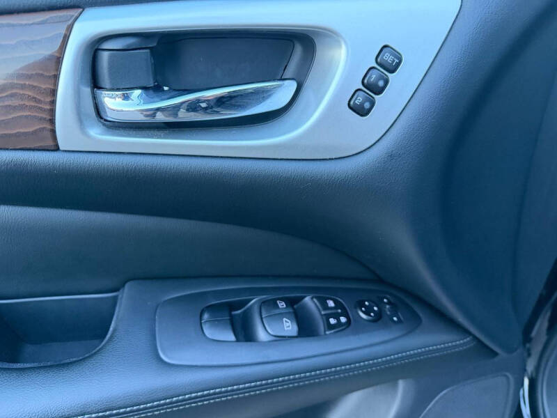 2017 Nissan Pathfinder Platinum