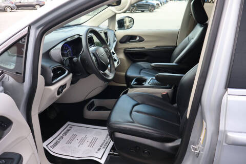 2024 Chrysler Pacifica Touring L