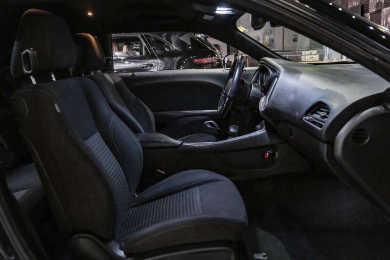 2015 Dodge Challenger SXT