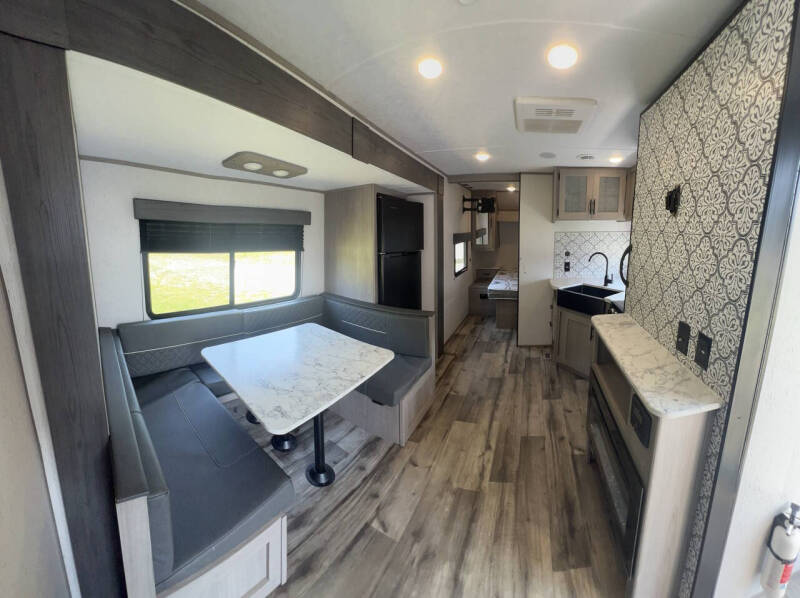 2023 Dutchmen Coleman Lantern 242BH