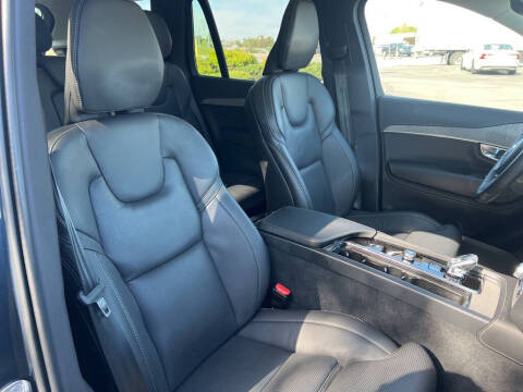 2023 Volvo XC90 Recharge T8 Ultimate Bright Theme 7P