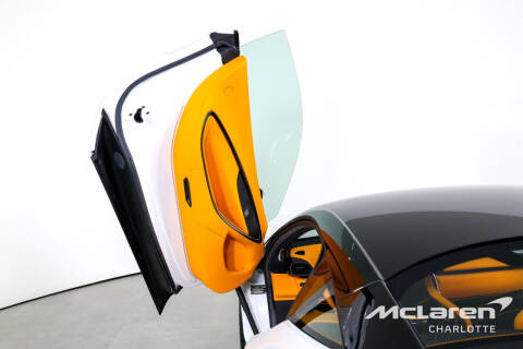 2023 McLaren Artura