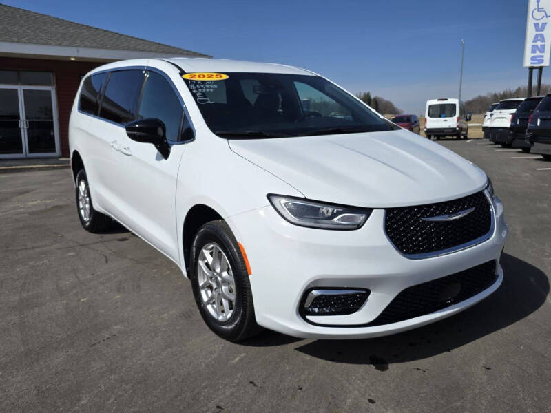 2025 Chrysler Pacifica Select