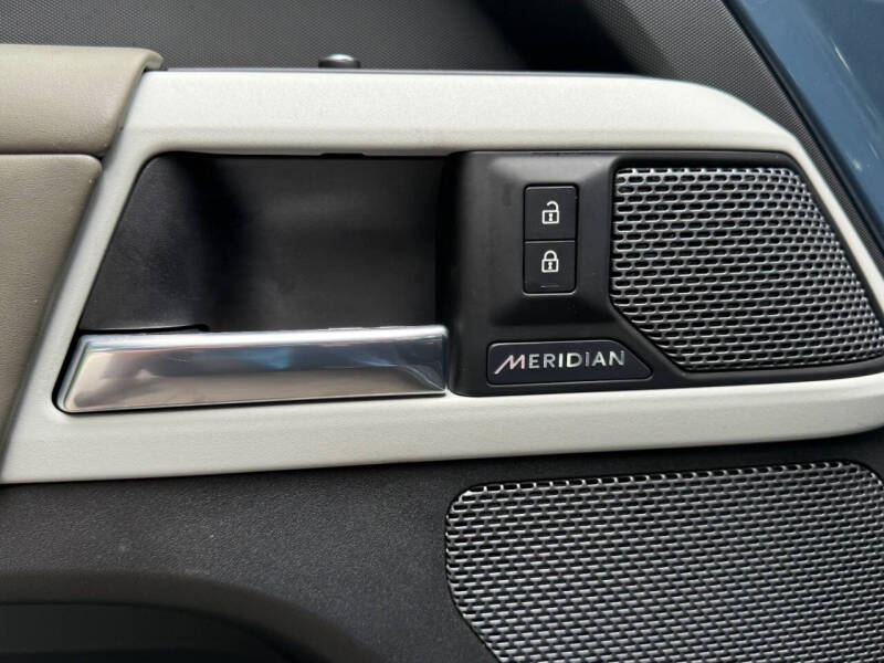 2020 Land Rover Defender 110 SE