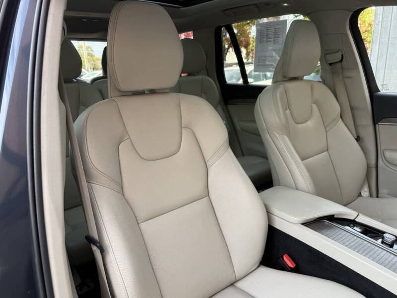 2023 Volvo XC90 B5 Plus Bright Theme