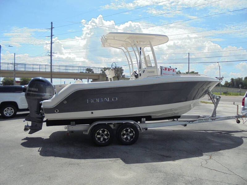 2017 Robalo R222