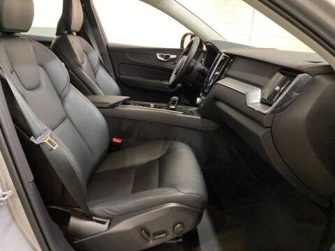 2025 Volvo XC60 B5 Core Dark Theme