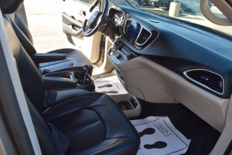 2017 Chrysler Pacifica Touring-L