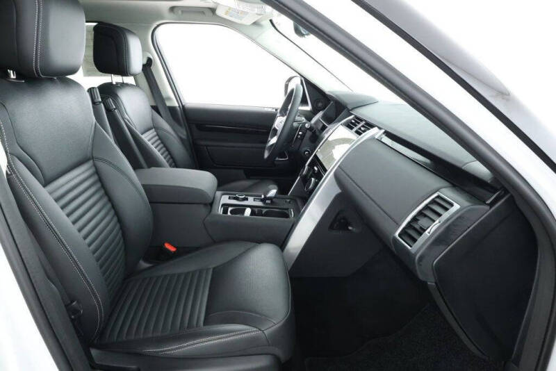 2024 Land Rover Discovery P300 S