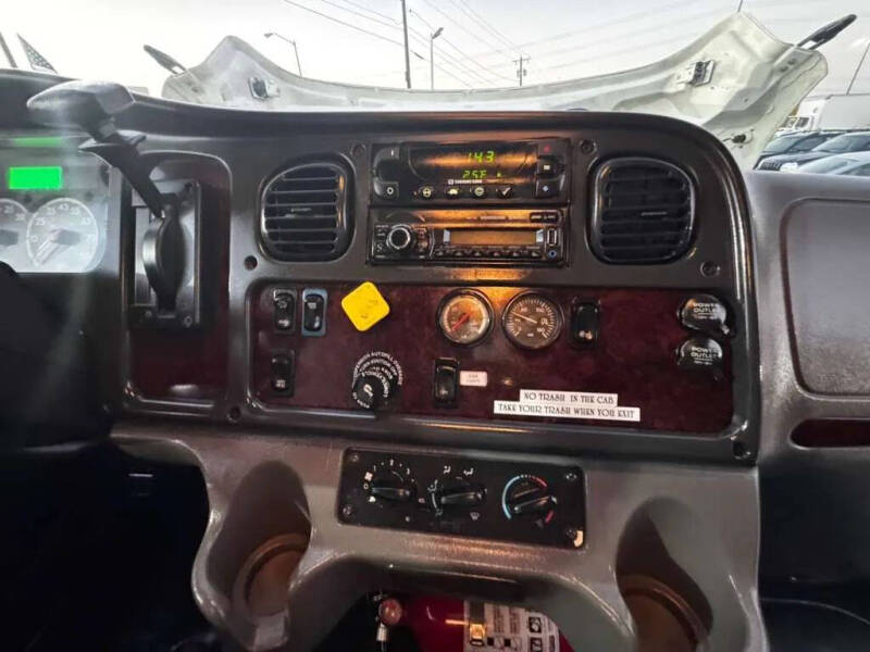 2017 Freightliner M2 106