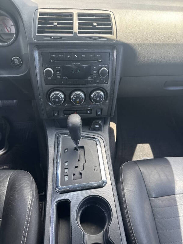 2011 Dodge Challenger SE