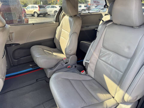 2018 Toyota Sienna Limited Premium 7-Passenger