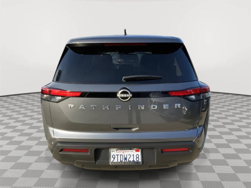 2025 Nissan Pathfinder S