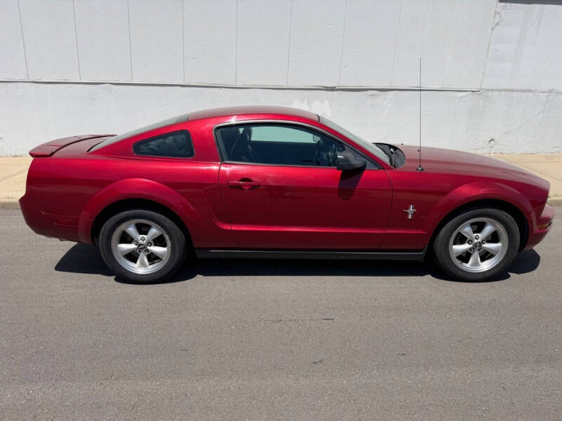2007 Ford Mustang V6 Deluxe