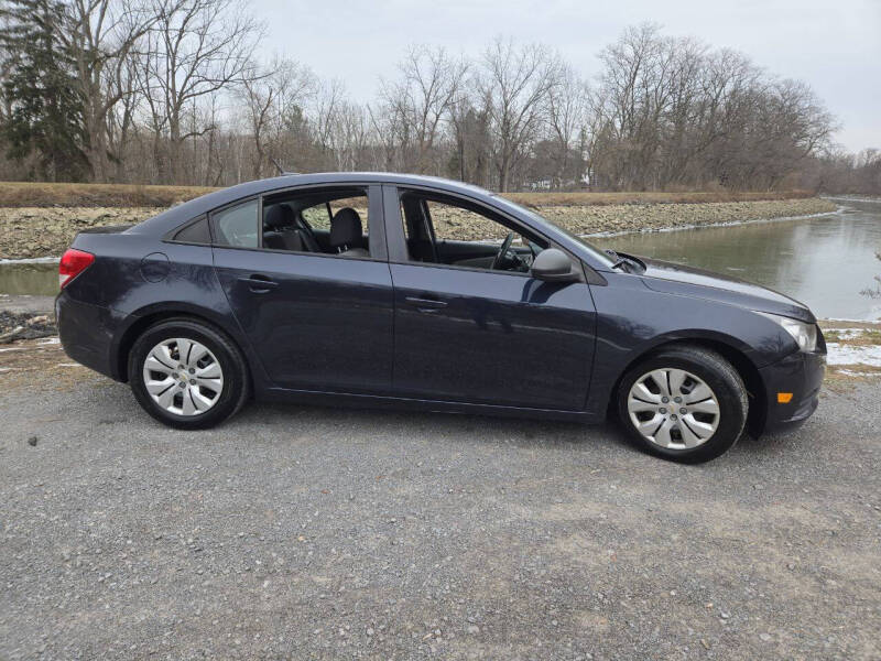 2014 Chevrolet Cruze LS photo 2