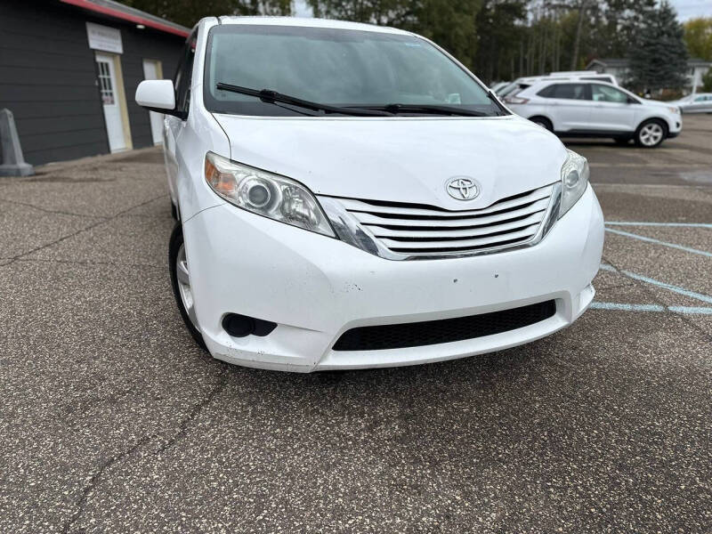 2017 Toyota Sienna LE 8-Passenger