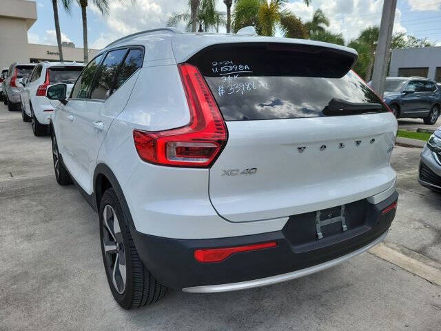 2024 Volvo XC40 B5 Plus Bright Theme