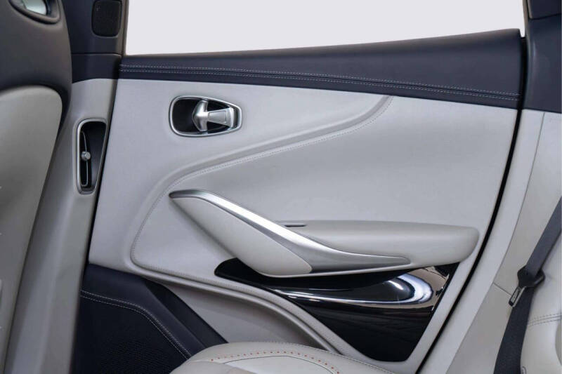 2023 Aston Martin DBX