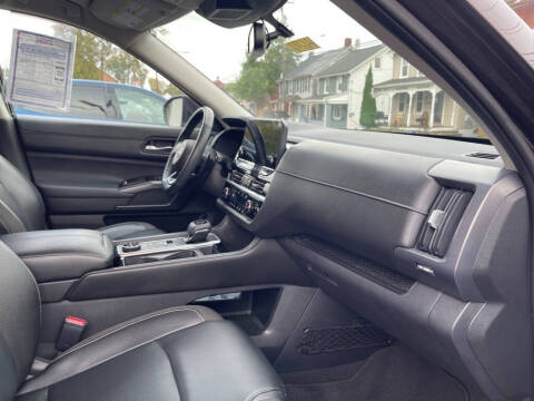 2022 Nissan Pathfinder SL