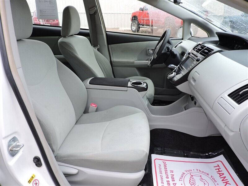2014 Toyota Prius v Two