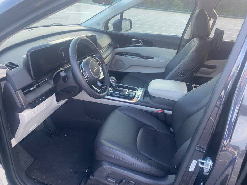 2024 Kia Carnival SX