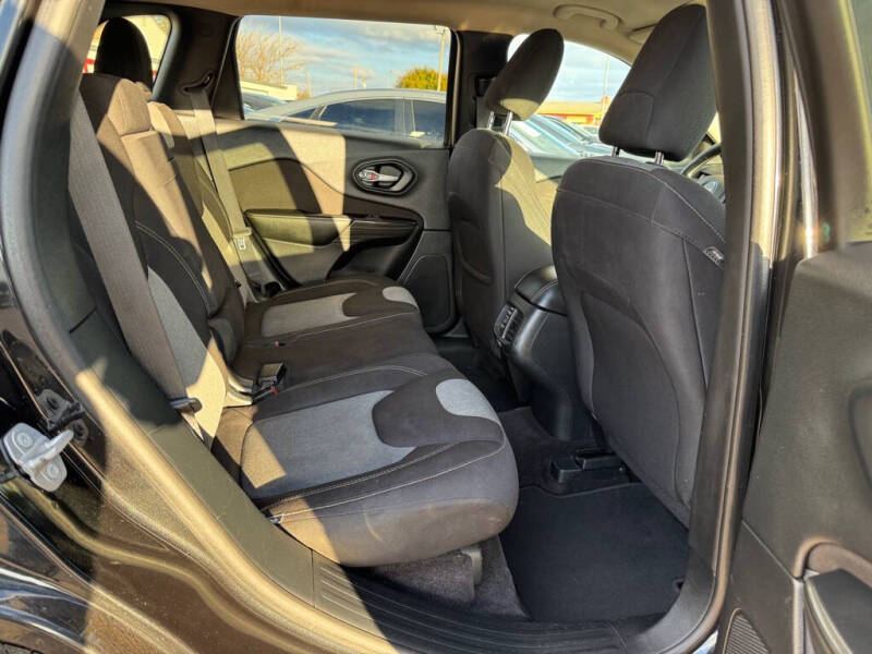 2016 Jeep Cherokee Sport