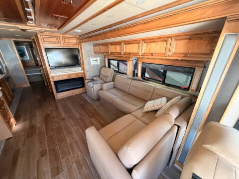 2020 Freightliner XCM Chassis