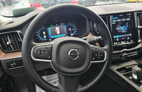 2022 Volvo XC60 B5 Momentum
