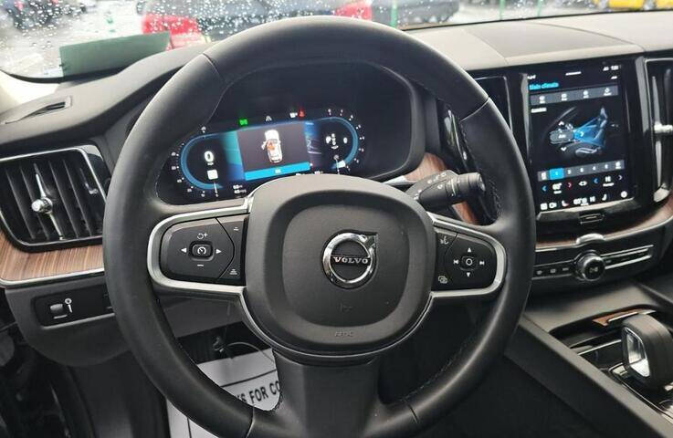 2022 Volvo XC60 B5 Momentum