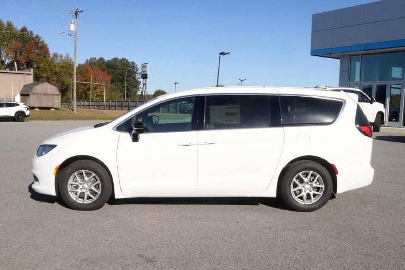 2026 Chrysler Voyager LX