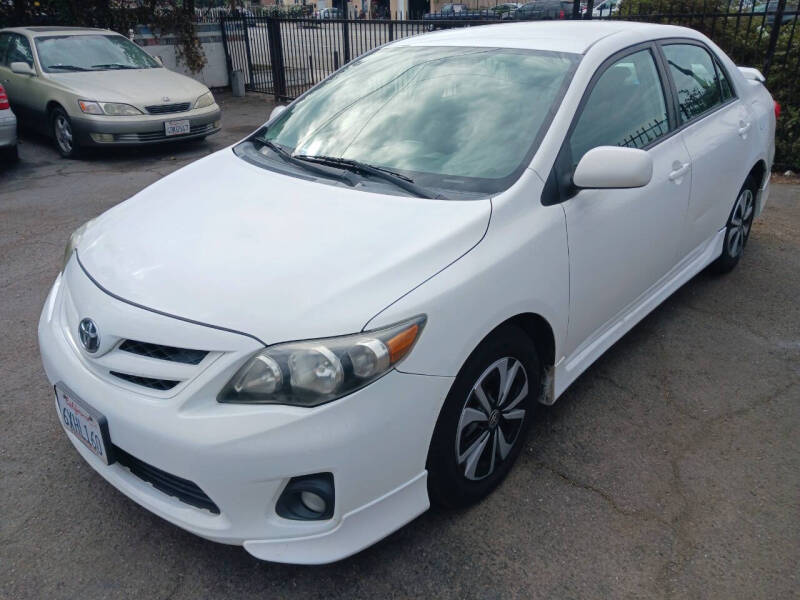 Toyota Corolla's photo