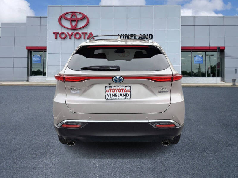 2022 Toyota Venza LE