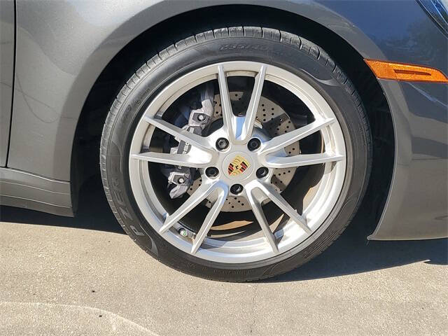 2021 Porsche 911 Carrera