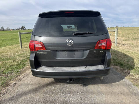 2012 Volkswagen Routan SE