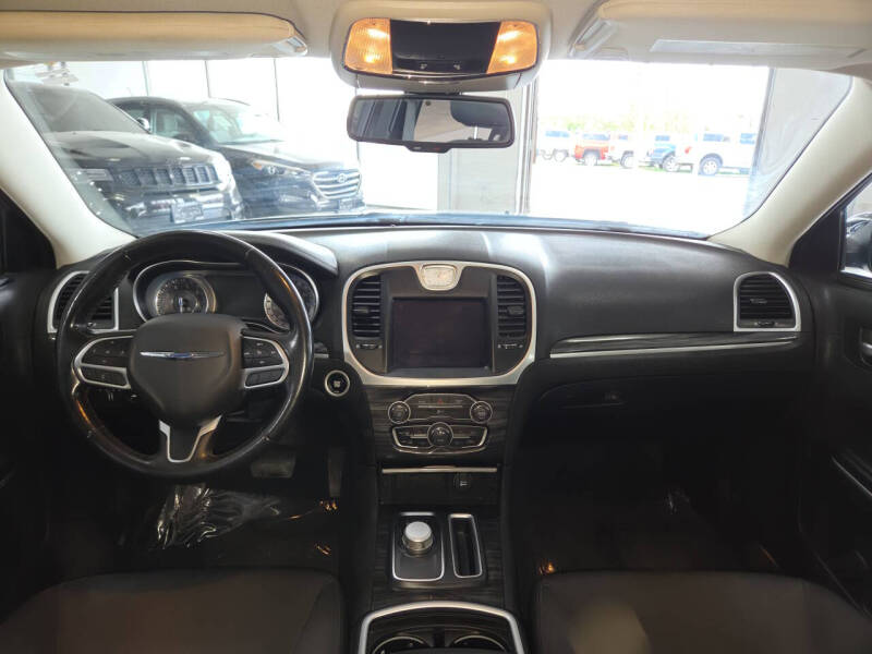 2022 Chrysler 300 Touring